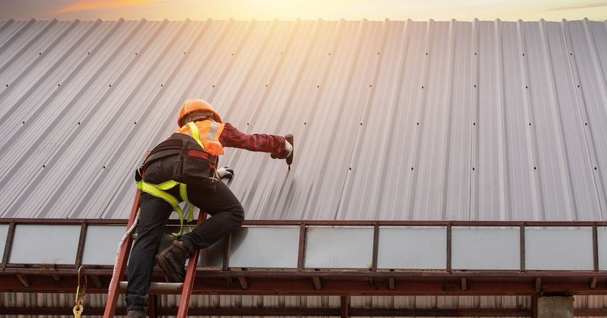 HOW TO CHOOSE A ROOFING CONTRACTOR